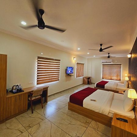 Esaa Airport Hotel Kochi Ngoại thất bức ảnh