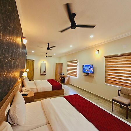 Esaa Airport Hotel Kochi Ngoại thất bức ảnh