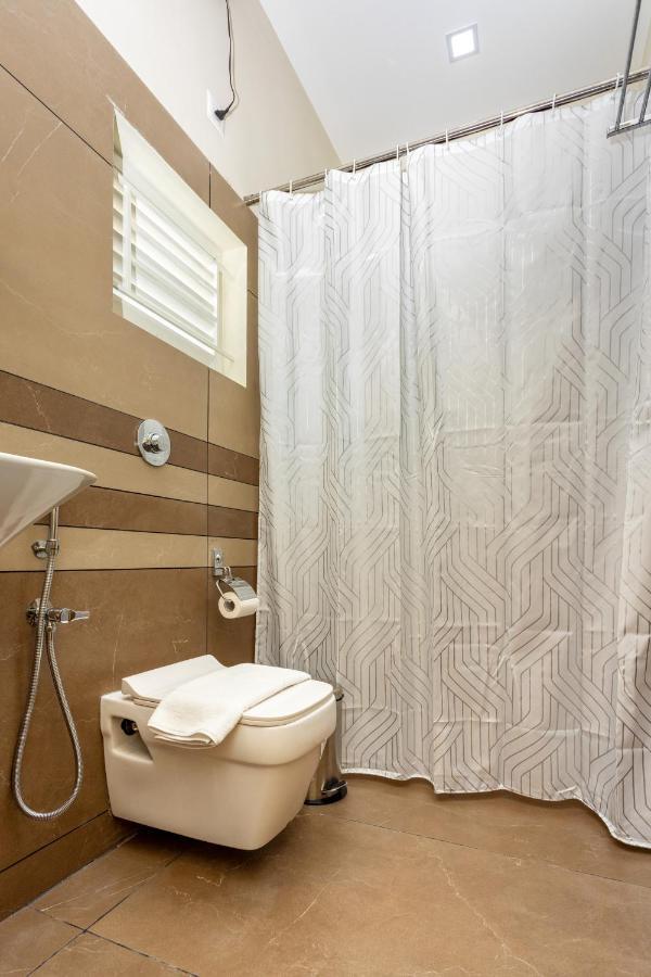 Esaa Airport Hotel Kochi Ngoại thất bức ảnh
