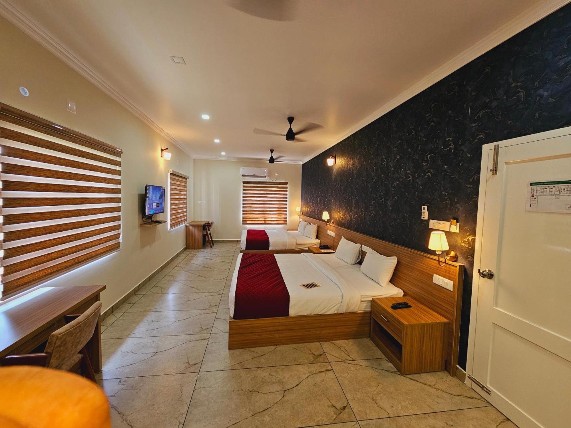 Esaa Airport Hotel Kochi Ngoại thất bức ảnh