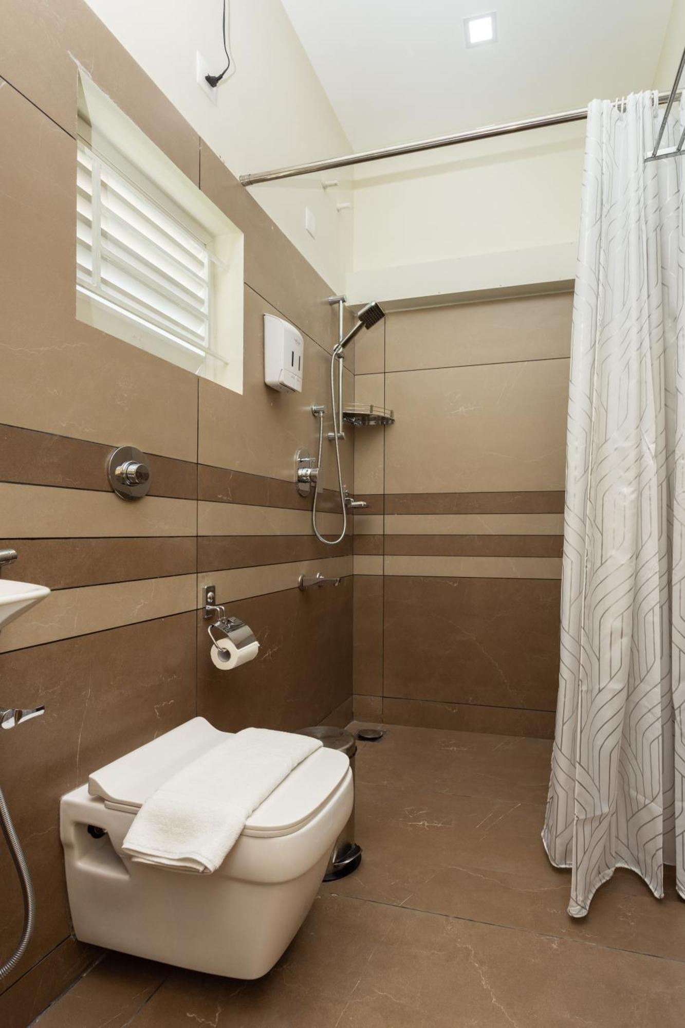 Esaa Airport Hotel Kochi Ngoại thất bức ảnh